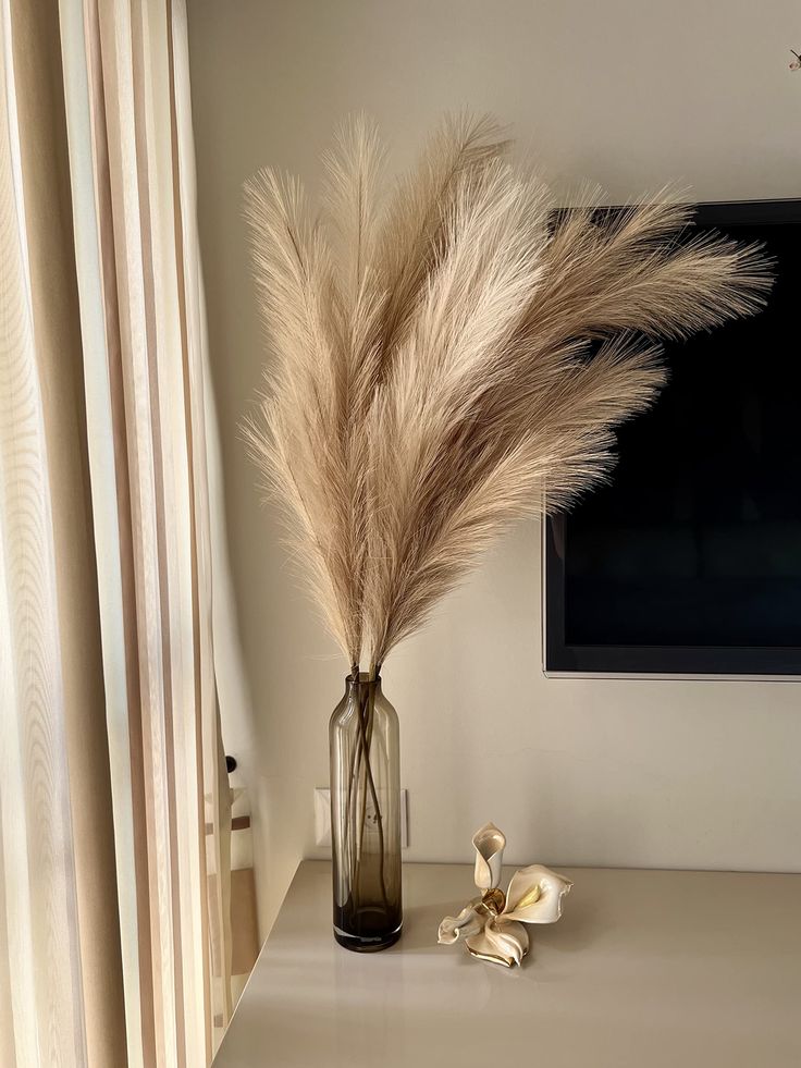 PRICES MAY VARY. Natural Color - our goal is to make real-looking pompas floral without the mess involved. Our tall pampas grass are carefully handcrafted with premium color dye to achieve a soft and calm appearance. Mix of Shades - real pampas don't come in one shade. Our 4 set artificial pampas grass consists of 2 delicate colors merging together to create a naturally chic look. Durable and Safe - our pampas grass are made of high-quality silk. Unlike dried large pampas grass, our artificial p Floor Vase Fillers, Faux Pampas, Grass Decor, Pampas Grass Decor, Home Decor Boho, Coffee Cream, Décor Boho, Boho Room, Style Deco