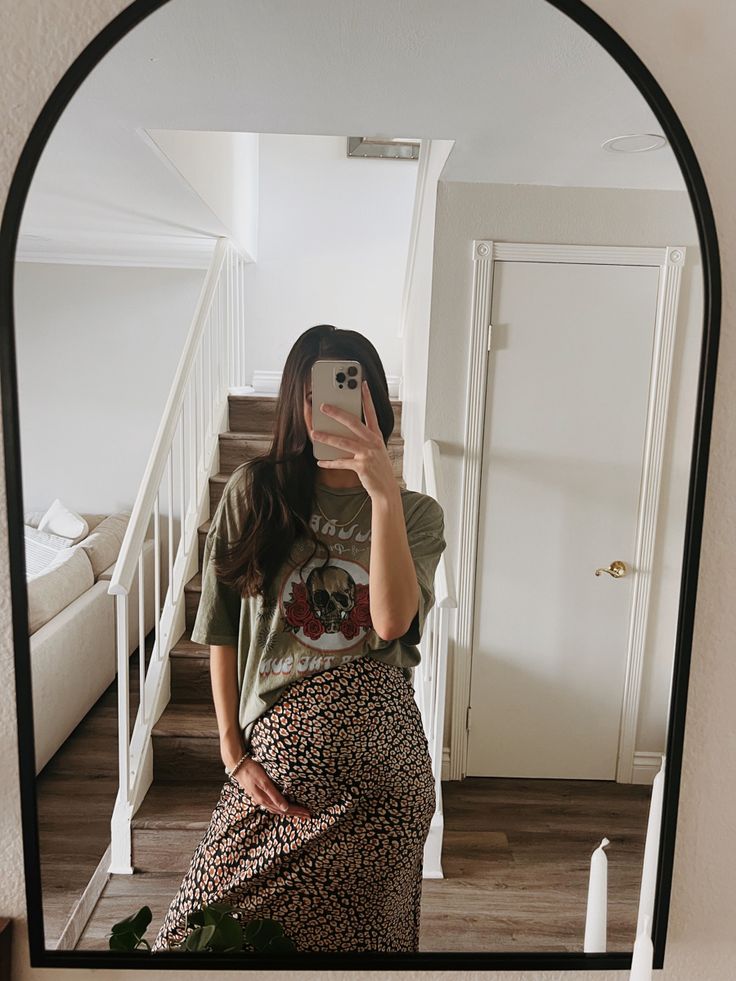 Style The Bump Summer, Maternity Dinner Outfit Winter, Skater Maternity Outfits, Maternity Long Skirt Outfit, Bump Fashion Winter, Gen Z Maternity, Big Bump Maternity Outfits, Indie Maternity Outfits, Maternity Outfits Boho