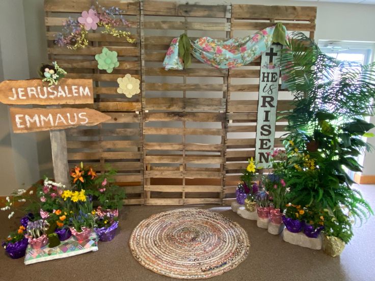 Church Easter Photo Booth Ideas, Easter Photo Booth Ideas, Easter Photobooth Ideas Church, Diy Easter Backdrop Ideas, Easter Photo Booth Church, Easter Church Photo Backdrop, Spring Backdrop Ideas, Easter Photo Backdrop Ideas, Easter Photo Booth