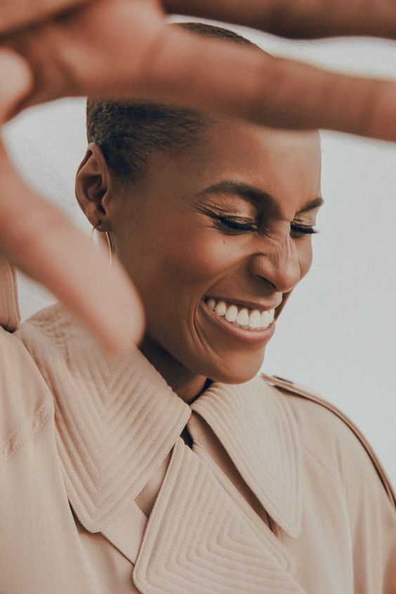 Issa Rae Photoshoot, Poses Headshot, La Photoshoot, Modern Headshots, Headshot Poses, Headshots Women, Issa Rae, Actor Headshots, Branding Photoshoot Inspiration