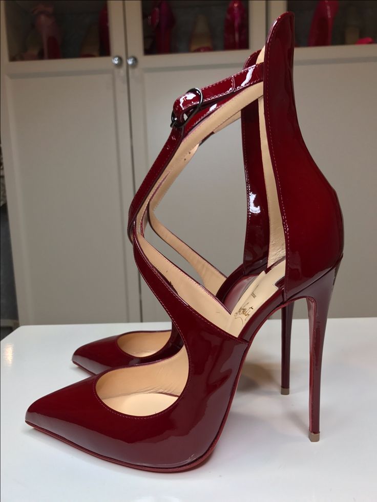 Cristian Lobotan Heels, Shoes Heels Classy, Heels Classy, Louboutin Shoes, Red Shoes, Christian Louboutin Shoes, Shoe Game, Christian Louboutin Pumps, Types Of Shoes