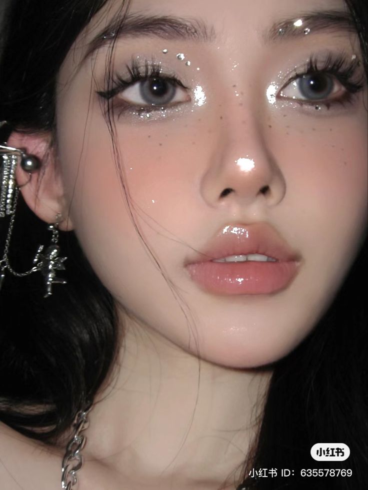 White Eyeshadow, Prom Inspo, Oh My Goddess, Smokey Eye Makeup Tutorial, Glamorous Makeup, Makeup Guide, Stunning Makeup, Makeup Hacks, Asian Makeup