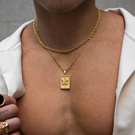 Old Money Necklace, Money Necklace, Crazy Mind, Mens Gold Jewelry, Necklace Men, Old Money Aesthetic, Jewelry Outfit, Gold Accessories, Jewelry Inspo