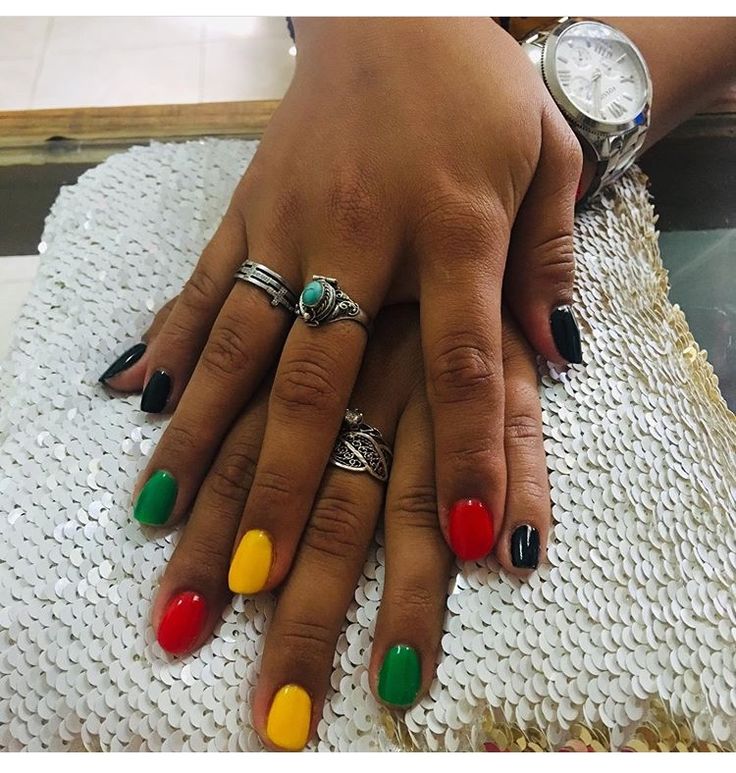 Jamaica Colors Nails, Rasta Color Nails, Jamaican Color Nails, Rasta Nail Designs Reggae, Juneteenth Nail Ideas, Juneteenth Nails Designs, Reggae Nails Rasta Colors, Jamaica Nail Ideas, Organge Nails