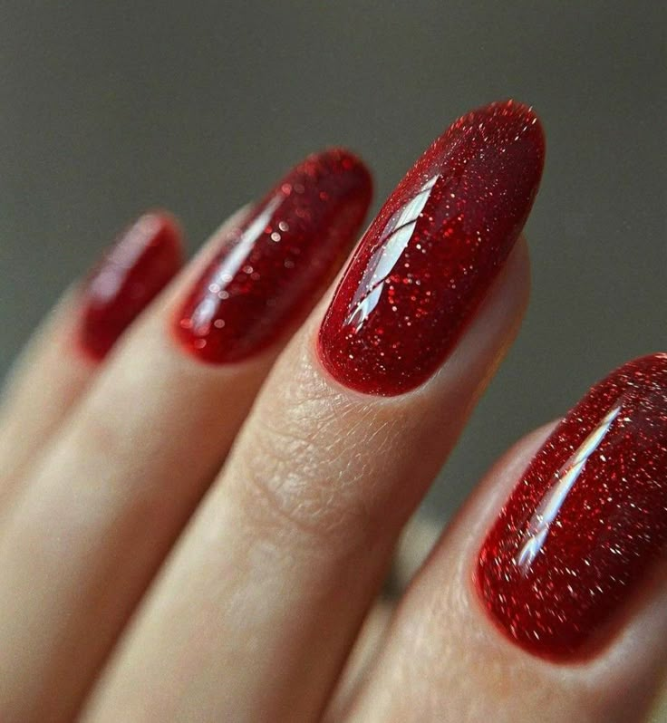 Red Sparkly Nails, Sparkly Christmas Nails, Oval Fake Nails, Red Press On Nails, Nails Medium Almond, Acrylic Nails Stiletto, Red Nails Glitter, Dark Red Nails, Golden Nails