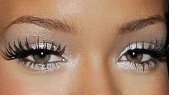 Face Ideas, Makeup Favorites, Silver Eyeshadow, White Eyeshadow, White Makeup, Metallic Eyeshadow, Beauty Make-up, Beautiful Lashes, White Eyes