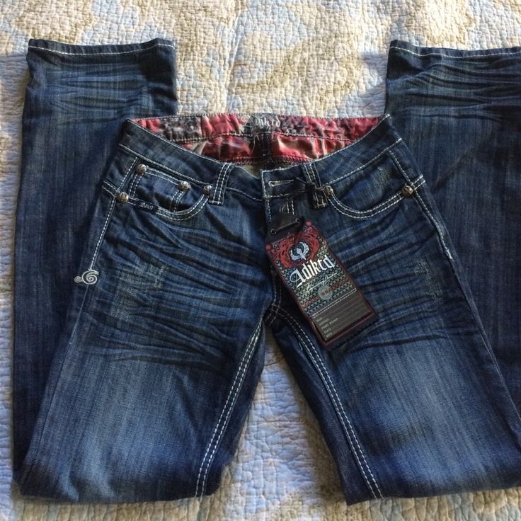 Never Been Worn , Gorgeous Must Have Dark Wash Jeans . Low Rise Boot Cut, Size 4/28 Inseam Regular 33" Low Rise Jeans Aesthetic, Country Jeans, Cut Out Jeans, Apple Bottom Jeans, Low Waisted Jeans, Early 2000s Fashion, 2000s Outfits, Jeans Low Rise, Outfit Inspo Casual