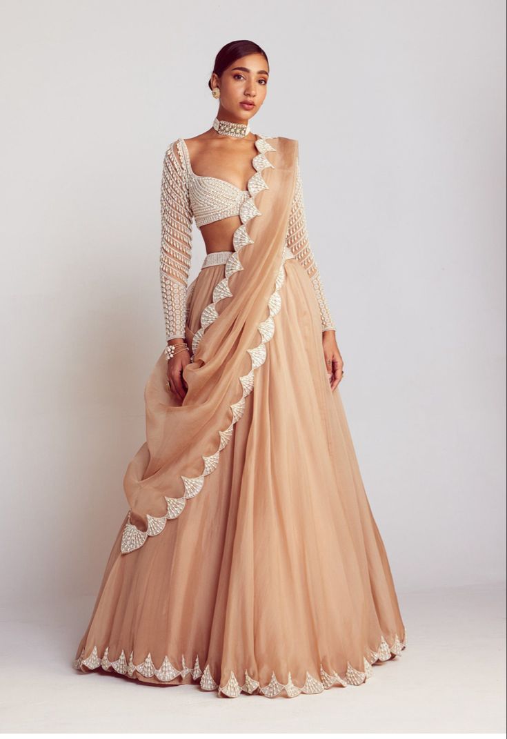 Beige Lehenga, Sweetheart Blouse, Vani Vats, Simple Lehenga, Trendy Outfits Indian, Indian Outfits Lehenga, Organza Lehenga, Pearl Chandelier, Lehenga Designs Simple