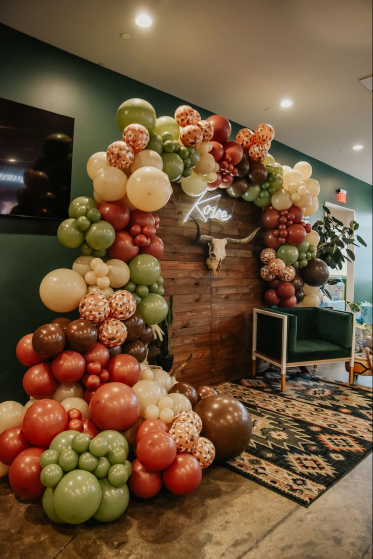 balloons are arranged in the shape of a tree