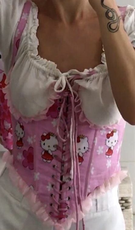 Pink Hello Kitty Aesthetic, Kitty Aesthetic, Images Hello Kitty, Kitty Clothes, Hello Kitty Clothes, Hello Kitty Aesthetic, Diy Vetement, Pink Hello Kitty, Y2k Outfits