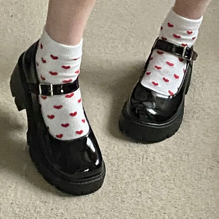 Dr Shoes, Heart Socks, Mia 3, Shoe Inspo, Aesthetic Shoes, Rory Gilmore, Swag Shoes, Red Hearts, Mode Inspo