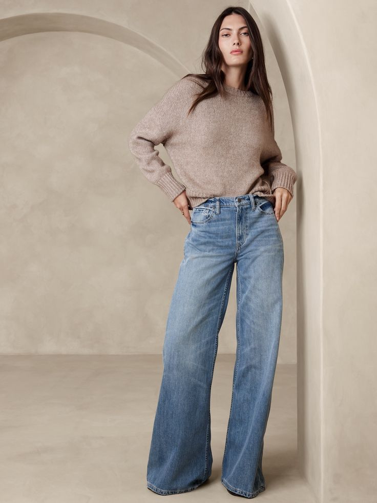 The Puddle Jean | Banana Republic Wide Leg Jeans Outfit, Moda Denim, Style Casual Chic, Leg Pants Outfit, Stretch Denim Fabric, Banana Republic Jeans, How To Hem Pants, Cute Winter Outfits, Wide Leg Denim