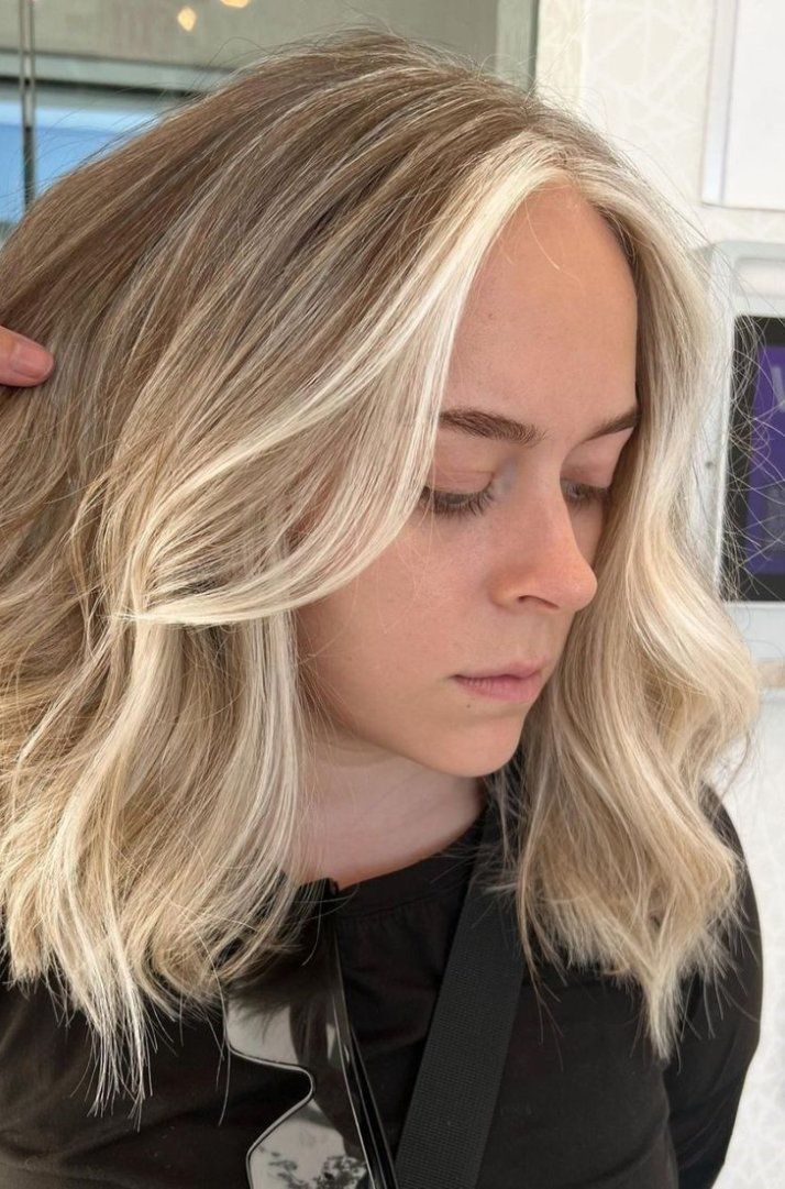 Scandinavian hairline is a blonde bleaching technique trending on social media will give you a sun-kissed look you'll love! Scandinavian Hairline, Scandinavian Hair, Strawberry Blonde Hair Color, Strawberry Blonde Hair, Hair Color Shades, Mom Hairstyles, New Hair Colors, Strawberry Blonde, Making Waves