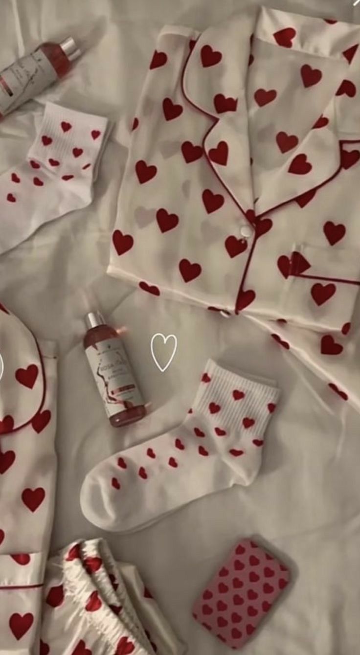 Lizzie Hearts, Cute Pjs, Cute Sleepwear, Cute Pajama Sets, Pink Girly Things, Cute Pajamas, Satin Pyjama Set, Red Aesthetic, Just Girl Things