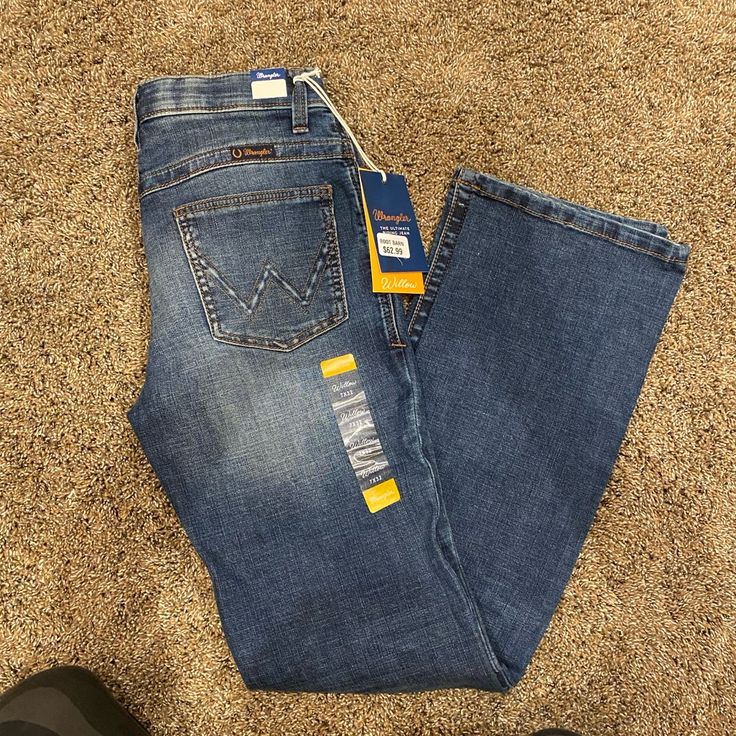 Wrangler Boot Cut Mid Rise. 7/32 Western Things, Trending Clothes, Western Clothes, Wrangler Jeans, Jeans Color, Christmas List, Colored Jeans, Color Orange, Jeans And Boots