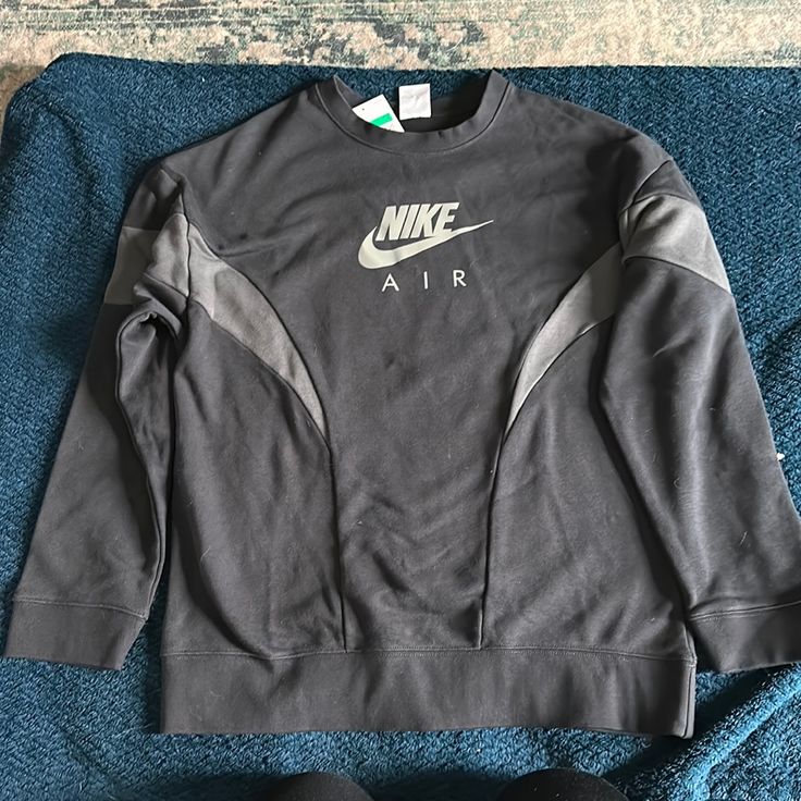 Brand New With Tags Oversized Crew Nike Gray Tops For Fall, Nike Gray Tops With Letter Print, Nike Graphic Print Tops For Winter, Nike Winter Tops With Graphic Print, Gray Sportswear Top For Streetwear, Nike Winter Graphic Print Tops, Nike Graphic Print Winter Tops, Nike Gray Sweatshirt For Streetwear, Nike Black Tops For Fall