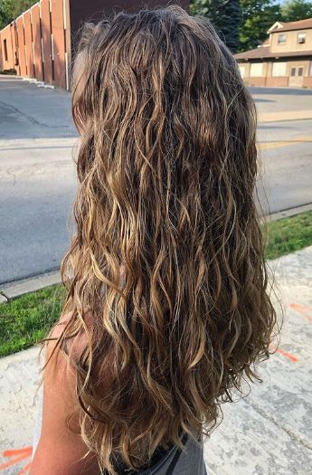 Creative Style Beach Waves Hair Perm, Lose Perms For Medium Length Hair, Loose Permed Hairstyles, Loose Wave Perm Long Hair, Wavy Hair Perm Beach Waves, Loose Wave Perm Medium Hair, Wavey Perm, Loose Wavy Perm, Loose Perm Long Hair