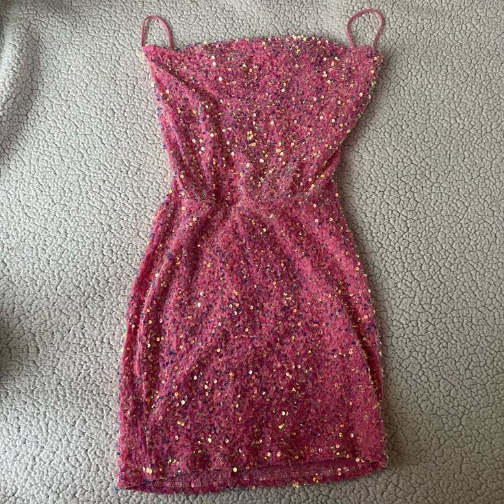 Pink Sequins, Tight Mini Dress With Strappy Back. Lucy In The Sky Size M, Never Worn! Pink Sparkly Mini Dress, Lucy In The Sky Dress, Short Green Dress, Sparkly Mini Dress, Sky Pink, Tight Mini Dress, Lucy In The Sky, Sequin Bodycon Dress, Pink Sparkly