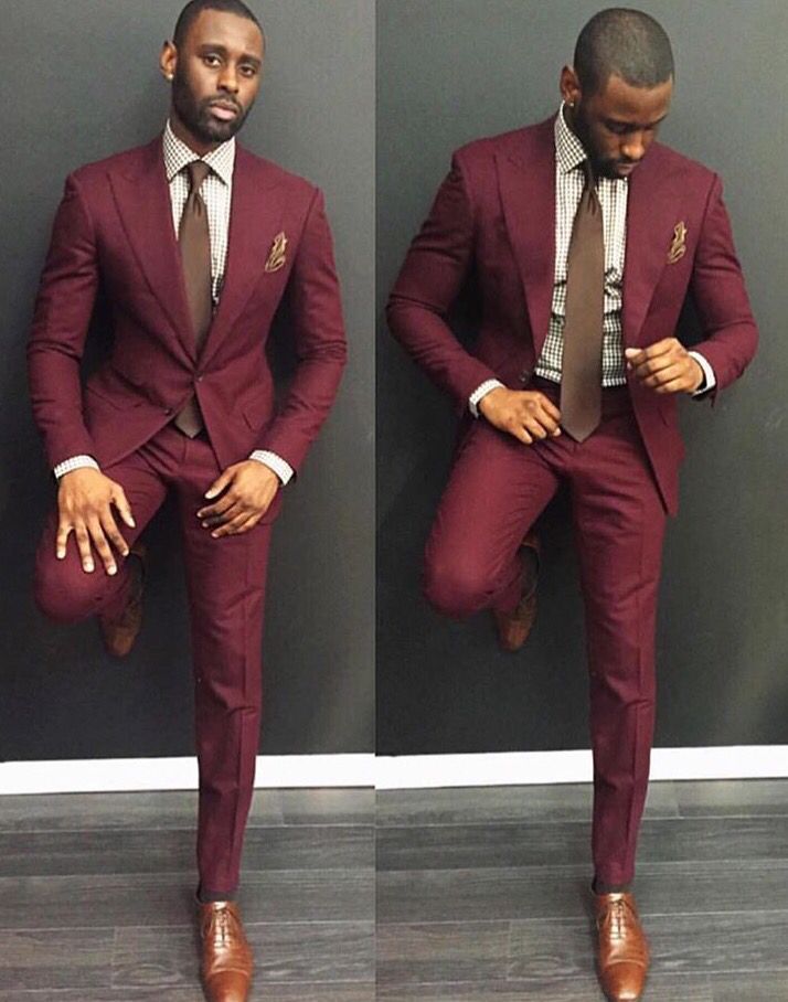 Bold, retro maroon color and slim-fit makes for a sleek modern look. Terno Slim, Style Gentleman, The Suits, Business Jacket, Formal Blazer, Male Style, Suit For Men, Mens Fashion Edgy, Mens Fashion Smart