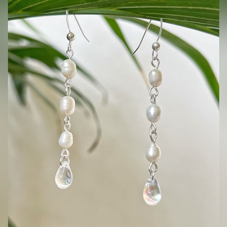 Handmade Freshwater Pearl Drop Earrings. Length: 2.5” 925 Silver Earrings Clear Drop Crystal Beads. Silver Earrings Design, Water Droplet Jewelry, Pearl Beaded Earrings, Diy Earrings Dangle, Sunset Quotes Instagram, Freshwater Pearl Drop Earrings, Beads Craft Jewelry, 925 Silver Earrings, Pearl Drop Earrings