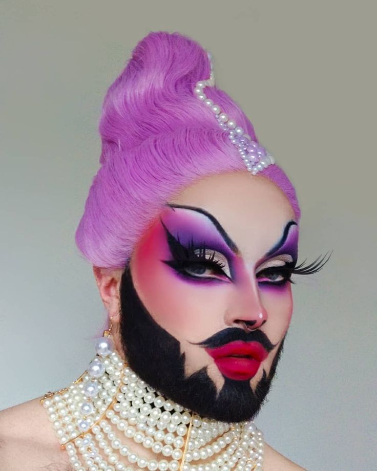 Drag Makeup With Beard, Drag Makeup Looks Easy, Drag Queens Makeup, Dragula Drag Queens, Drag Looks Make Up, Drag Queen Halloween Costume, Beginner Drag Makeup, Drag Eyebrows, Goth Drag Queen