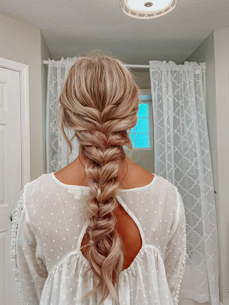 Prom Hair Up, Cute Prom Hairstyles, Fishtail Braid Hairstyles, Simple Prom Hair, Braided Prom Hair, Hoco Hairstyles, Dance Hairstyles, Prom Hairstyles For Long Hair, Hair Homecoming