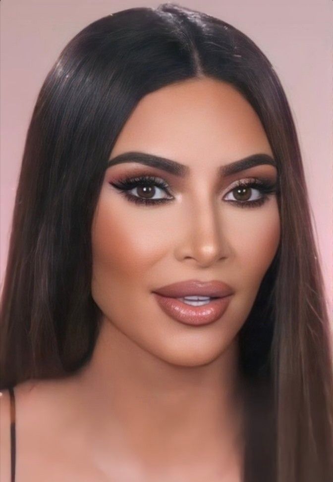 Makeup Ideas Kim Kardashian, Celebrity Smokey Eye Makeup, Kim Kardashian Brows, Kim Kardashian Make Up 2023, Kim K Smokey Eye Makeup, Kim K Glam Makeup, Glam Makeup For Brown Eyes Brunettes, Kim Kardashian Make Up Looks, Kim K Smokey Eye