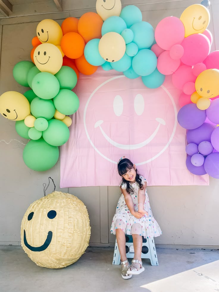 Smiley party diy Pastel Smiley Face Birthday Party, Smiley Theme Birthday Party, Smiley Face Birthday Theme, Smiley Birthday Theme, Little Miss Threenager, Smiley Face Birthday Party, Smiley Birthday, Smiley Party, 10th Birthday Party Ideas