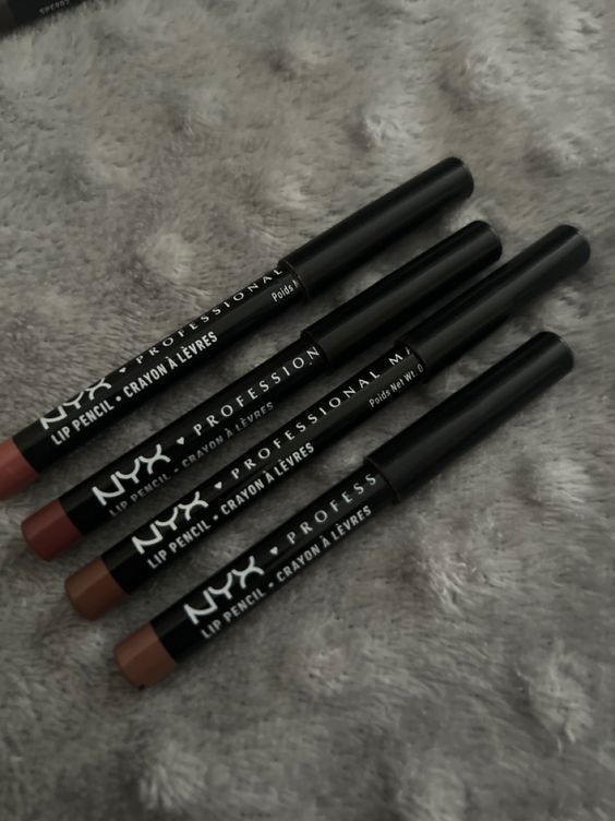 Nyx Products Aesthetic, Lip Liner Aesthetic, Pelo Color Vino, Nyx Lip Liner, Lip Combos, Makeup Accesories, Makeup For Black Skin, Lip Makeup Tutorial, Makeup Help