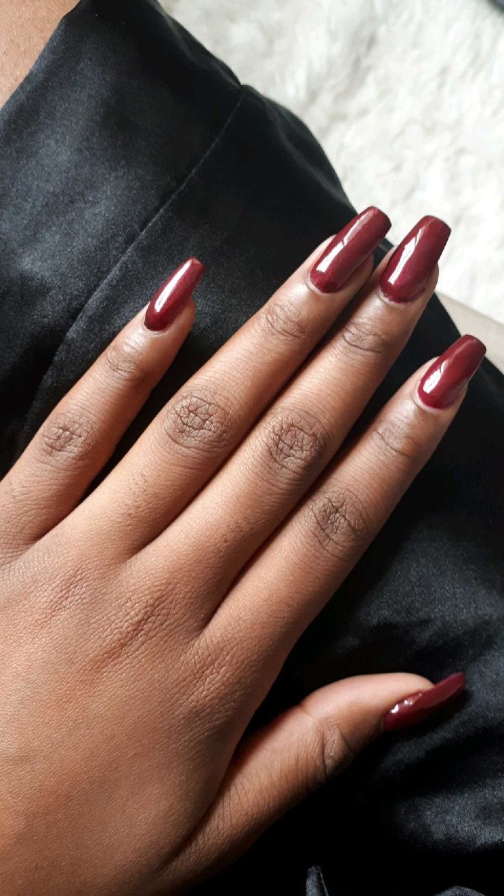 Wine Red coffin trendy nails black girl feminine Wine Nails On Dark Skin, Red Nails For Black Skin, Wine Red Fall Nails, Nail On Black Women, Classy Nails For Dark Skin, Dark Red Nails Black Women, Dark Skin Red Nails, Red Nails On Black Girls, Black Hands Nails