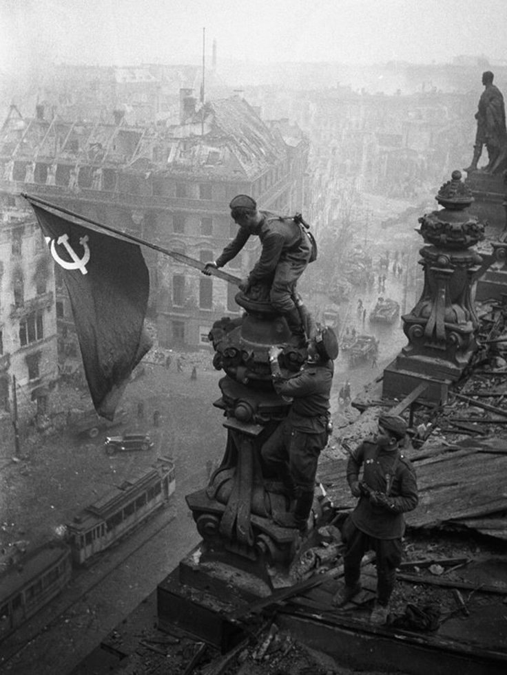 an old black and white photo shows soldiers on top of buildings