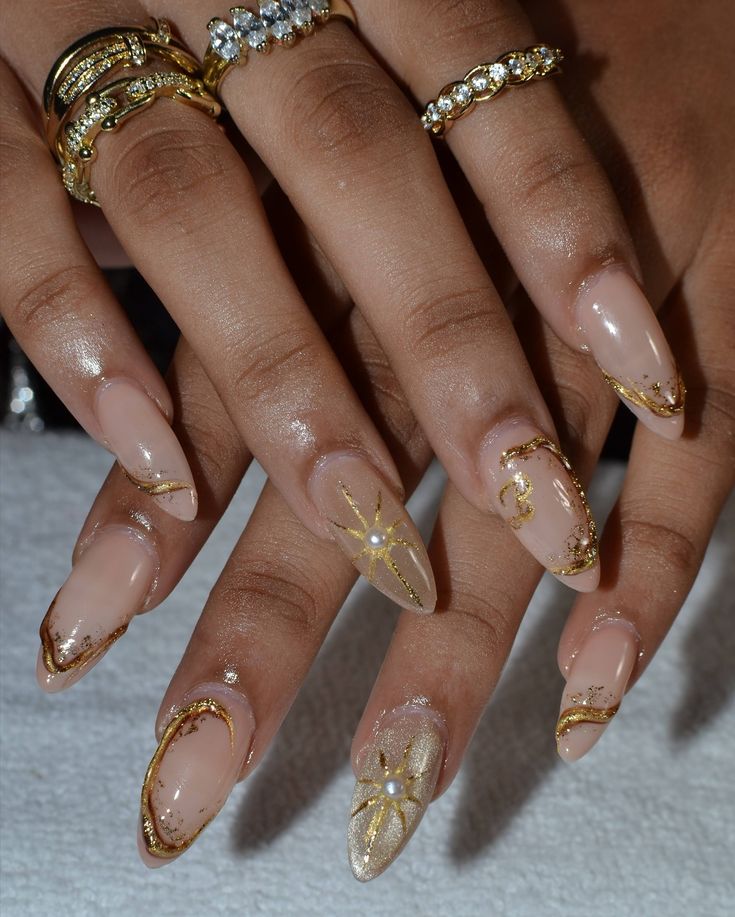 ⚜️Gilded gold⚜️ . . // PRICE BREAKDOWN // ★ GEL-X ★ 𝐒𝐢𝐦𝐩𝐥𝐞 𝐀𝐫𝐭𝐞-🌟 𝐓𝐎𝐓𝐀𝐋 : $𝟒𝟓𝟎 𝐓𝐓𝐃 (See our *artehavenstudio.as.me* website for our full price list with various pricing options✨ ~link in bio ) 🌷 🌷~𝐆𝐞𝐥𝐱 𝐫𝐞𝐭𝐞𝐧𝐭𝐢𝐨𝐧 𝐢𝐬 𝟒+ 𝐰𝐞𝐞𝐤𝐬, 𝐬𝐞𝐞 𝐨𝐮𝐫 𝐡𝐢𝐠𝐡𝐥𝐢𝐠𝐡𝐭 “☆Gel-X☆“ 𝐟𝐨𝐫 𝐦𝐨𝐫𝐞 𝐢𝐧𝐟𝐨 𝗣𝗥𝗢𝗗𝗨𝗖𝗧𝗦 𝗨𝗦𝗘𝗗: available locally for nail techs!! ⬇️ @kokoistcaribbean from @essentiadistribution Mega stick base, ultra glossy top, accessory bond white, Arabian gold, thick gold, Nt Overcast, peanut butter toffee Misc: Pearl r... Gold Dusted Nails, Gold Detail Acrylic Nails, White Marble And Gold Nails, Gold Nail Inspo Almond, Simple Gold And White Nails, 3d Gold Nail Art, Oval Gold Nails, White Blue Gold Nails, White And Gold Long Nails