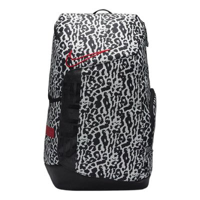 The Nike Hoops Elite Pro Printed Backpack 32L is the perfect accessory for any active lifestyle. With its sleek black and white design, it is sure to turn heads. The spacious 32L capacity allows you to store all your essentials while on the go. The adjustable straps and padded back panel make it comfortable to carry, while the multiple pockets and compartments provide easy access to your items. The Nike Hoops Elite Pro Printed Backpack is inspired by the classic Nike Hoops Elite series, and is perfect for any basketball fan. Whether you're headed to the gym or the court, this backpack is the perfect companion. (Unisex/Colorblock) Baddie Backpacks, Nike Elite Bag, Cute School Backpacks, Nike Elite Backpack, Xmas List Ideas, Elite Backpack, Printed Backpack, Sporty Girl, Nike Backpack