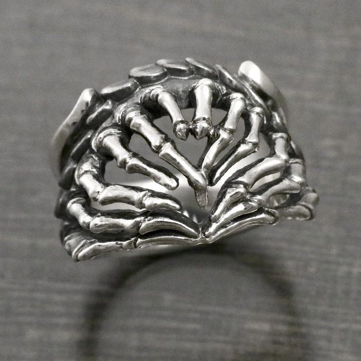 made by avatara centipede insect creature legg silver ring made in JAPAN if you want other ring gauge please contact us. Insect Creature, Japanese Patterns, Silver Work, Skull Ring, Ring Photos, Silver Band, Rings Statement, Japanese Traditional, Made In Japan