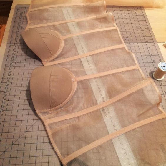 Beige tan bodice, corset with boning. Silk corset meant to blend in with skin color. Corset With Cups, Corset Sewing Pattern, Corset Pattern, Kampot, Corset Fashion, Couture Sewing Techniques, Corset Lingerie, Couture Sewing, Diy Couture