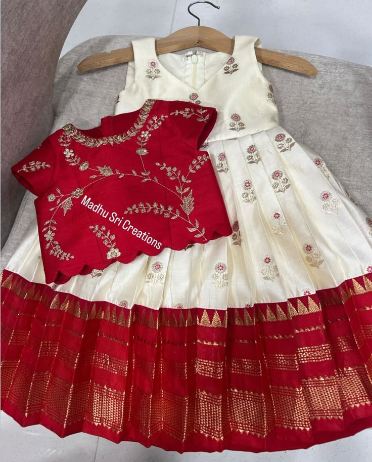 Baby Langa Blouse Designs, Baby Lehanga Blouse Patterns, Kids Pattu Langa Blouse Designs, Pattu Paavadai For Baby Girl, Baby Girl Langa Blouse Designs, Baby Girl Pattu Pavadai Designs, Cotton Frocks For Kids, Kids Dress Collection, Kids Blouse Designs