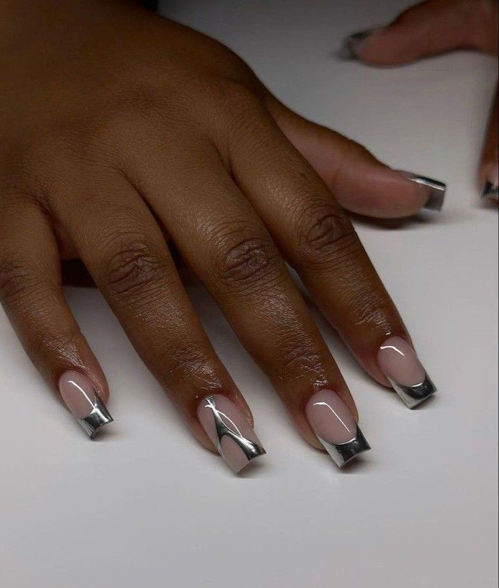 Bday Nails Long Square, Simple Nails With Silver, Classy Metallic Nails, Square Nail Designs Silver, Acrylic Nails With Chrome Design, Cute Silver Nails Acrylic, Simple Nail Designs Silver, Silver Birthday Nails Short, Chrome And French Nails