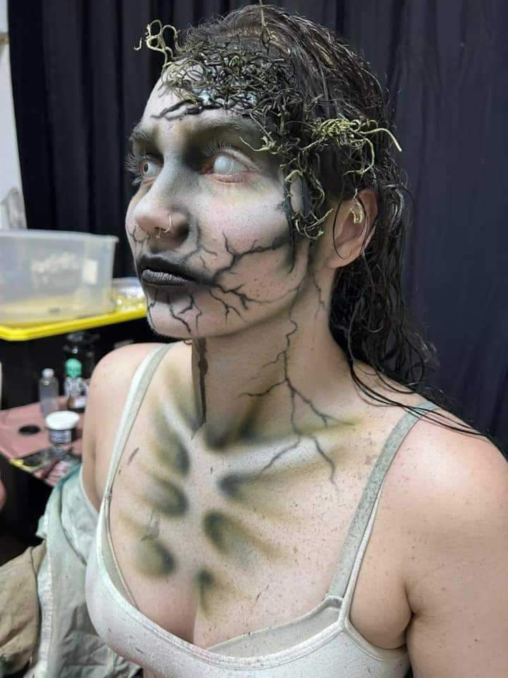 Half Zombie Half Human, Asylum Makeup, Haunted Makeup, Swamp Makeup, Zombie Woman Costume, Horror Makeup Ideas Special Effects, Halloween Special Fx Makeup, Fx Makeup Ideas, Haunt Makeup