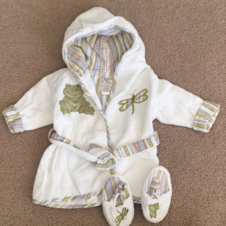 Maison Chic Size 0-12m Terry Robe With Stripe Accents. Matching Slippers New Never Worn Matching Slippers, Baby Bath Robe, Terry Robe, Chic Baby, Pajama Robe, Kids Pajamas, Kids Shop, Pajamas, Color White