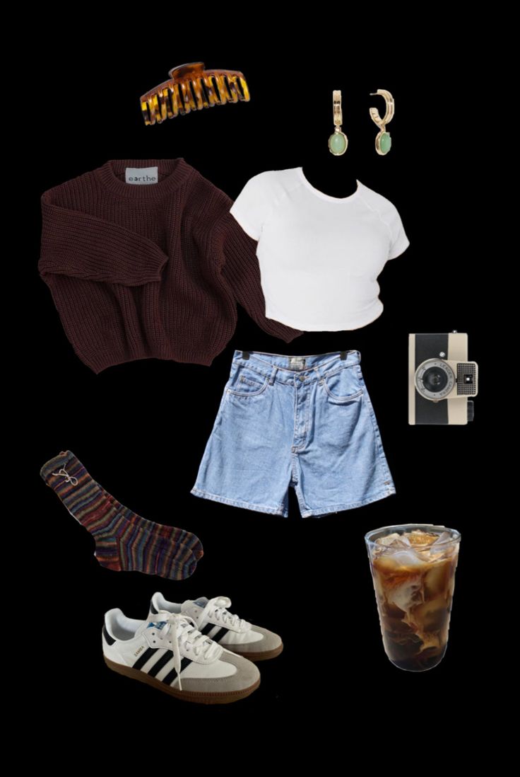 Black Shorts Outfit Fall, Bookseller Outfit, Bookstore Outfit Aesthetic, Movie Theater Outfits, Movie Theater Outfit, Theater Outfit, Granola Girl Outfits, Theatre Outfit, Dream Outfits