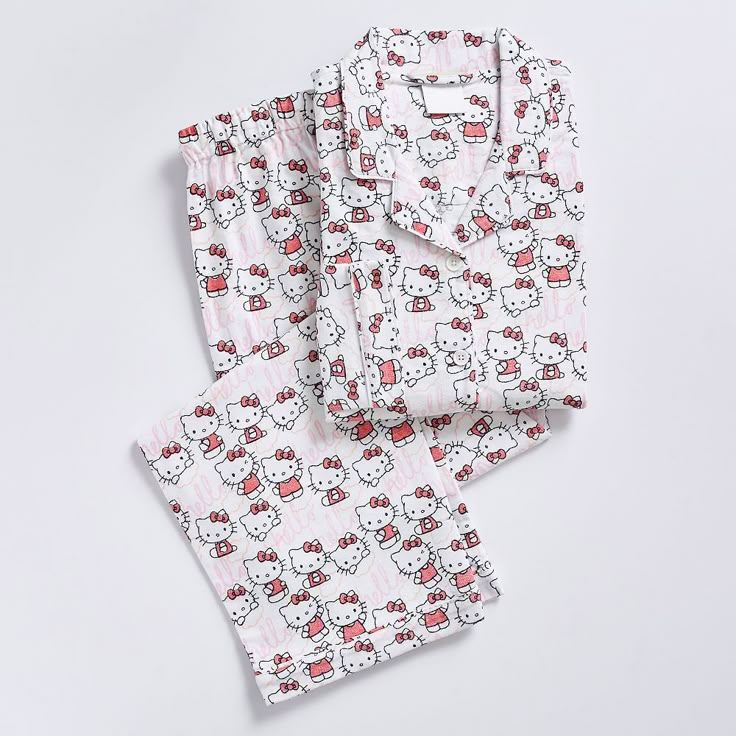 Get comfy in iconic style with this ultra-cozy pajama set! Our Hello Kitty(R) pajama set's button-up top and elastic waistband bottoms are made from organic cotton flannel, so you can sleep in style and comfort.KEY PRODUCT POINTSCertified to GOTS (Global Organic Textile Standard): This product meets the gold standard of textile production - it exceeds organic fiber requirements, contains no restricted chemicals and meets strict social responsibility standards.Made in a Fair Trade Certified(TM) f Sanrio Pajamas, Teen Bathroom Decor, Kitty House, Jersey Quilt, Flannel Pajama Sets, Cozy Pajamas, Quilted Sham, Flannel Pajamas, Fur Fabrics