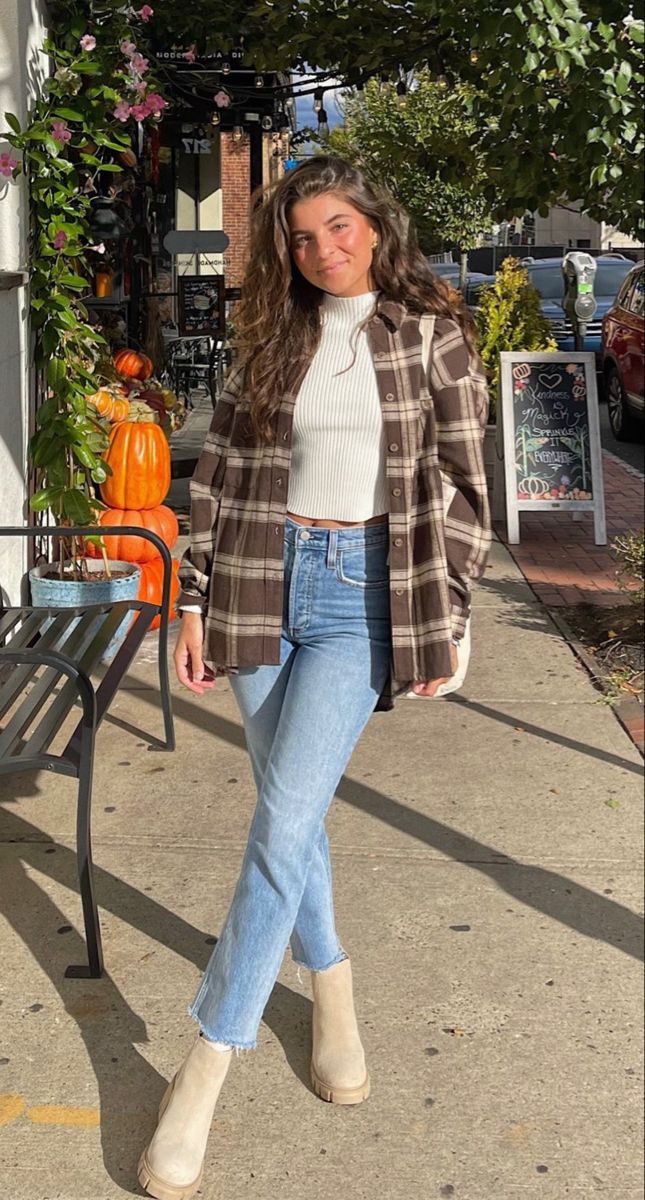 London Day Out Outfit Autumn, Fall In The City Outfits, New York Rainy Day Outfit Fall, Outfit Idea With Chelsea Boots, Small Town Fall Outfits, Fall Outfits In Boston, Ankle Boot Outfits Fall, Spring In Germany Outfits, Outfits For City