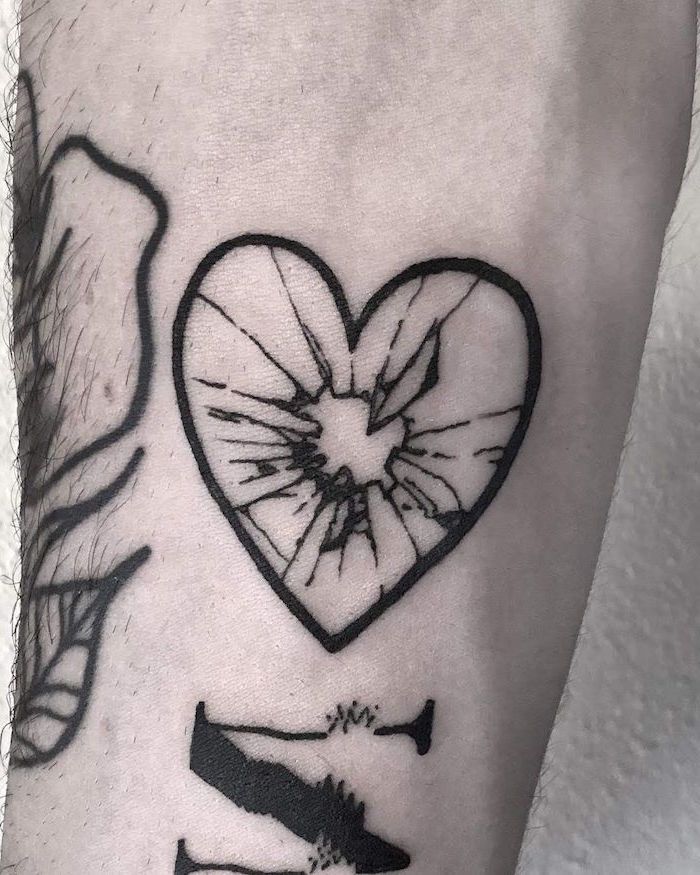 ▷ 1001+ ideas for a Broken Heart Tattoo to Mend Your Soul Glass Heart Tattoo, Dragons Tattoo, Solid Black Tattoo, Heart Tattoos, Initial Tattoo, Inspiration Tattoos, Heart Tattoo Designs, Aesthetic Tattoo, Tattoo Flash Art