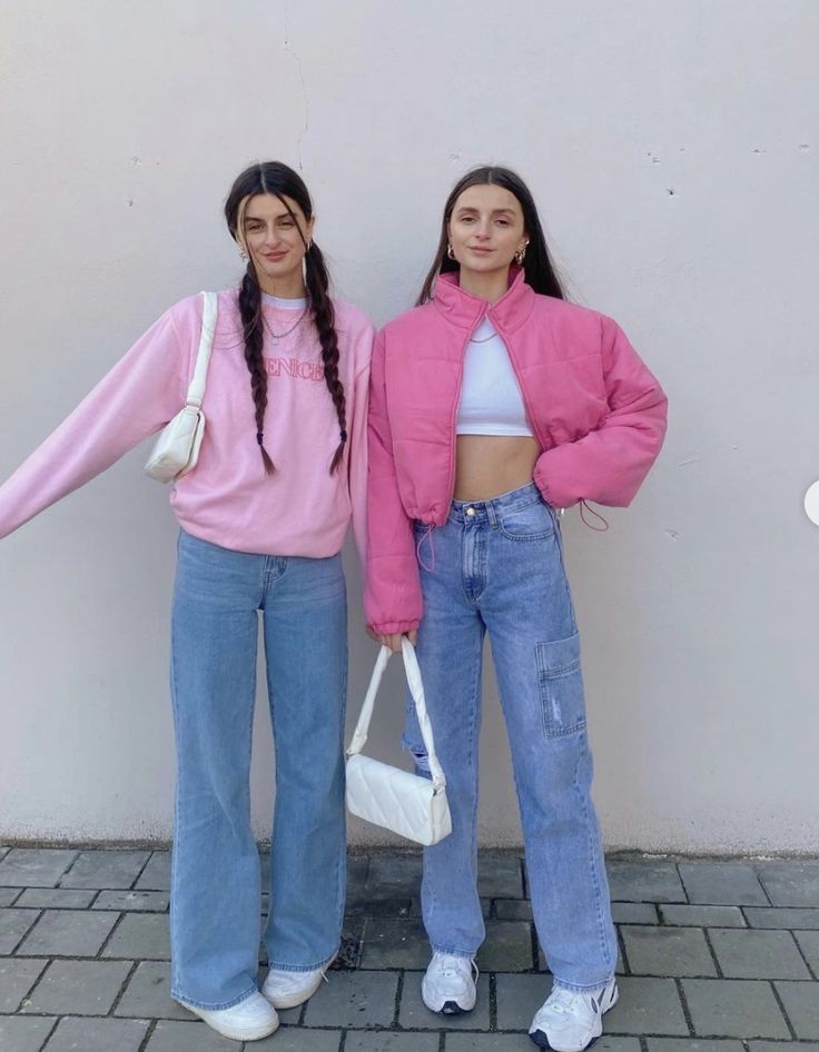 Causal Pink Outfits, Pink Streetwear Outfit Aesthetic, Pink Causal Outfits, Pink Chill Outfit, Pink Hoddies Outfits Ideas, Pink Coordinates Outfit, Pink Outfits Cold, Bff Outfits Aesthetic, Pink Outfits With Jeans