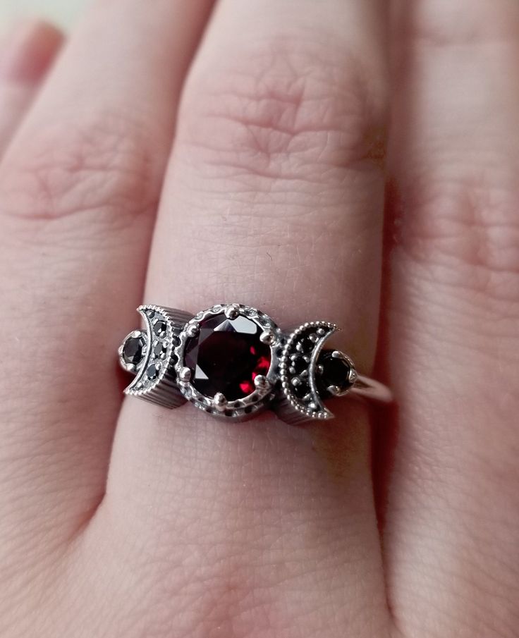 Gothic wedding or engagement ring from Swank Metalsmithing. Red Crystal Jewelry, Ruby Eternity Ring, Red Stone Ring, Gothic Rings, Gothic Wedding, Wedding Bridal Jewellery, Styl Boho, Stone Engagement Rings, Red Stone