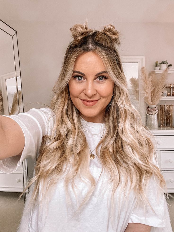 Easy day 2 hair - half up space buns via @daniellegervino #halfuphalfdown #spacebuns #hairinspiration Conformation Hairstyles, Space Buns Hair, Braided Space Buns, Half Up Half Down Short Hair, Half Bun Hairstyles, Tan Skin Blonde Hair, Hair Half Up Half Down, Hair Half Up, Short Hair Bun