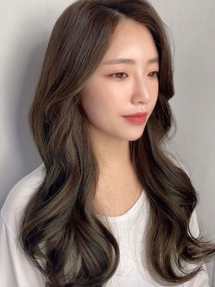 Olive brown hair color Olive Brown Hair Color, Black Korean Hair, Korean Hair Color Ideas, Korea Hair Color, Korean Hair Dye, Asian Brown Hair, Beige Hair Color, Korean Long Hair, Lavender Hair Colors