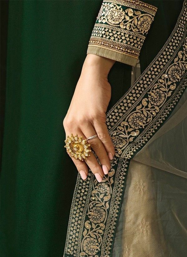 Jayanthi Reddy, Ancient Clothing, Desi Couture, Dupatta Design, Suite Design, Zardosi Embroidery, Embroidery Suits Punjabi, Designer Anarkali Dresses, Studded Earrings