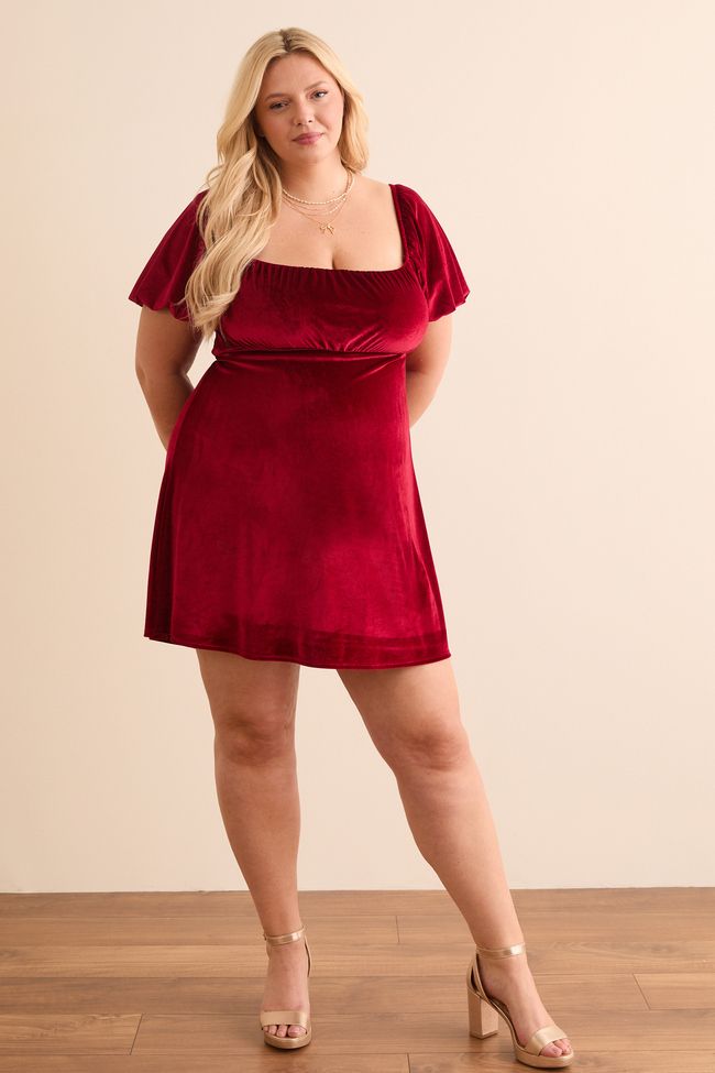 This stunning piece features a soft, velvety fabric, a square neckline, and playful puff sleeves. The elegant bow at the back adds a touch of sophistication, perfect for special occasions or evening events. Red Winter Dress, Christmas Party Outfit, Chenille Sweater, Mini Velvet Dress, Christmas Dress, Getting Cozy, Holiday Dresses, Dress Romper, Fit & Flare