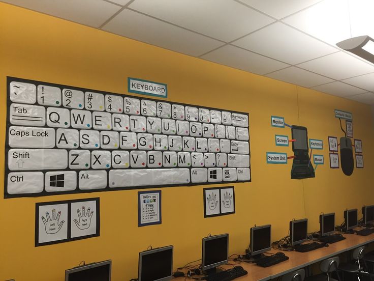 there are many computers and keyboards on the wall